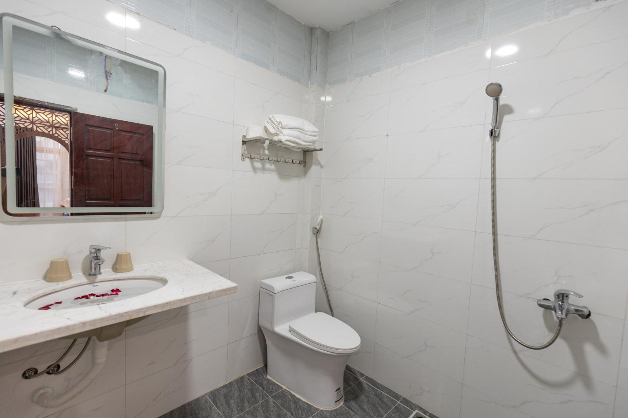 Hoang Gia Hotel Dong Anh Buitenkant foto