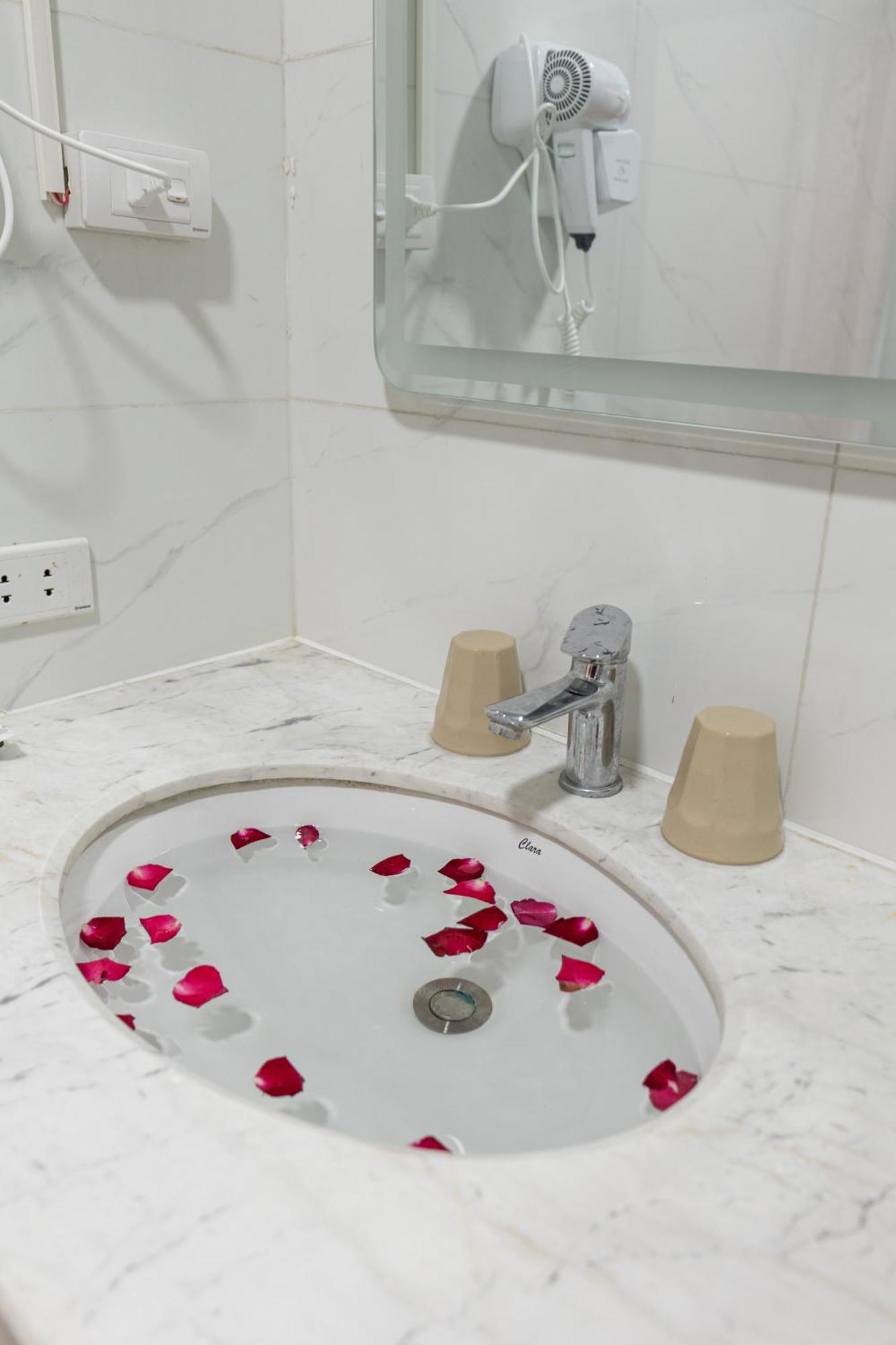 Hoang Gia Hotel Dong Anh Buitenkant foto